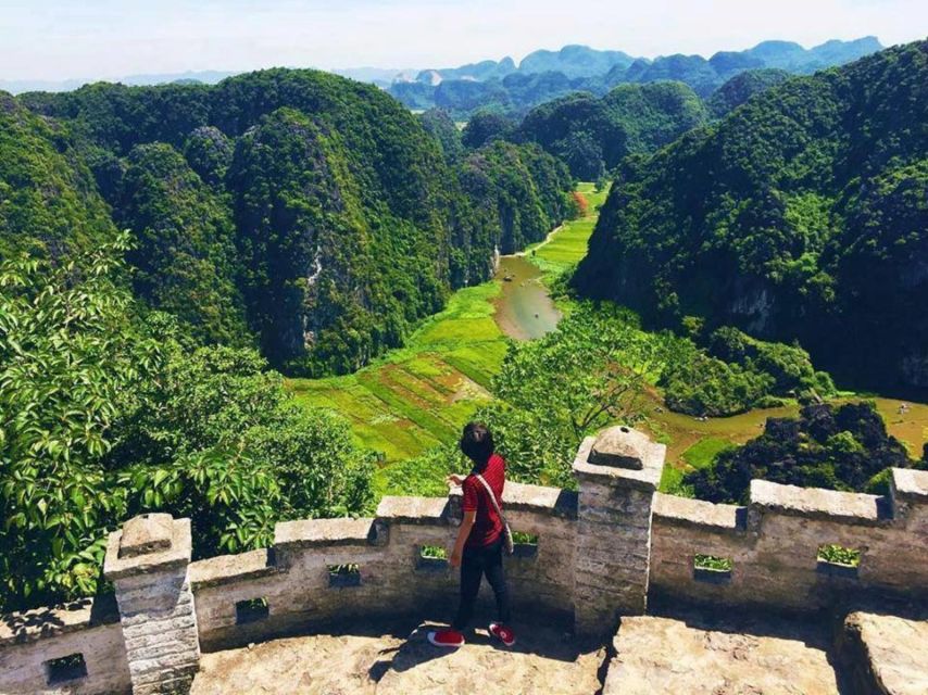 Ninh Binh: Hoa Lu, Trang An and Mua Caves Hiking Day Trip - Guides can shape the whole day