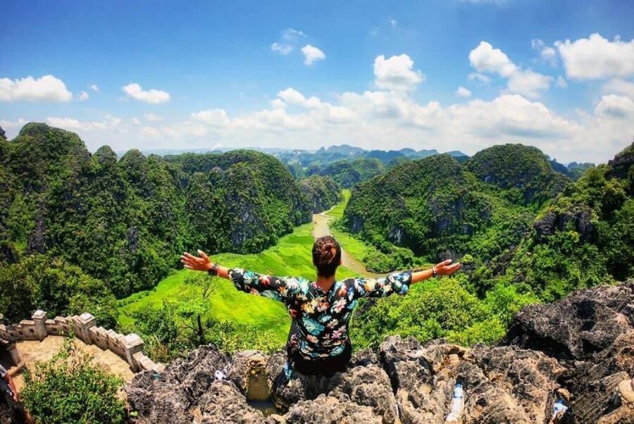 Ninh Binh: Hoa Lu, Trang An and Mua Caves Hiking Day Trip - The long ride from Hanoi
