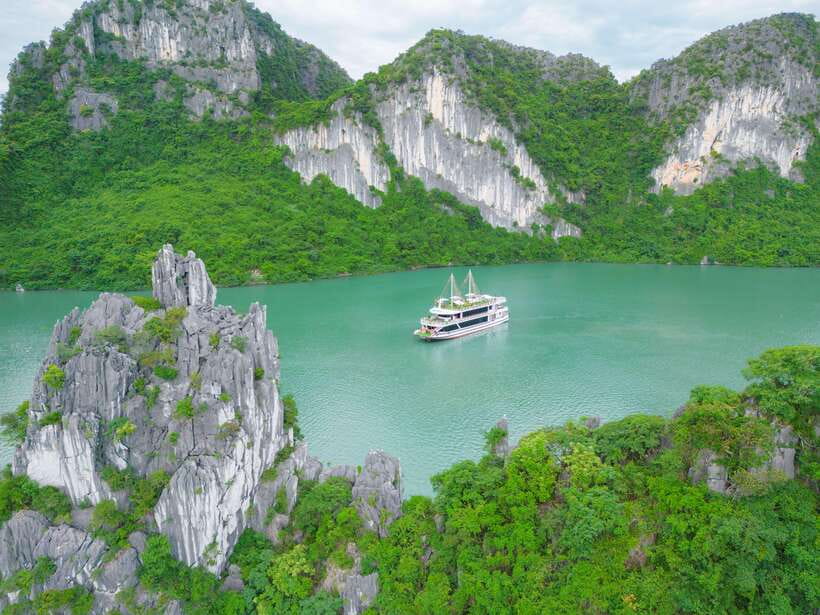 Ninh Binh: Luxury Day Cruise to Stunning Ha Long Bay + Lunch - Boarding at Tuan Chau Harbor