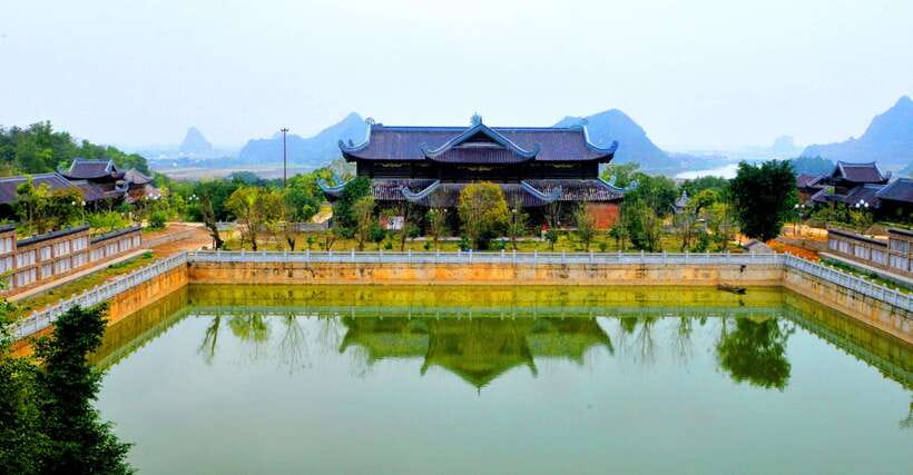 Ninh Binh : Mua Cave, Bai Dinh Pagoda, and Trang An Day Tour - Mua Cave and the climb to Ngoa Long Mountain