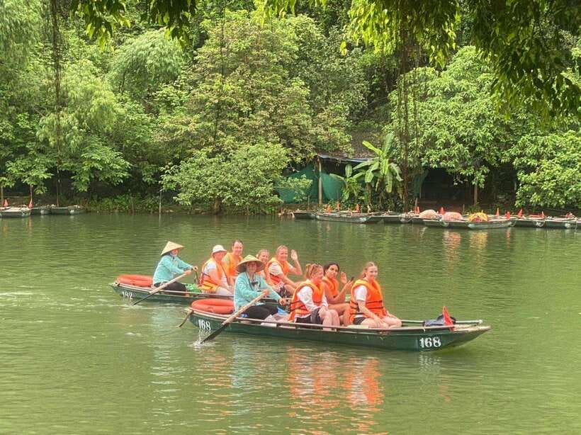 Ninh Binh : Mua Cave, Bai Dinh Pagoda, and Trang An Day Tour - A countryside lunch between the major stops