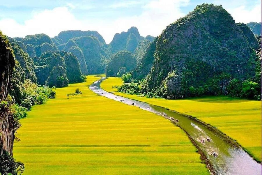 Ninh Binh Private: Hoa Lu & Tam Coc & Bich Dong & Mua Caves - A sampan through Tam Coc’s rice fields and caves
