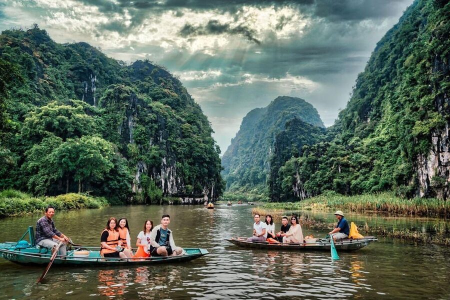 Ninh Binh Private: Hoa Lu & Tam Coc & Bich Dong & Mua Caves - A long private day from Hanoi