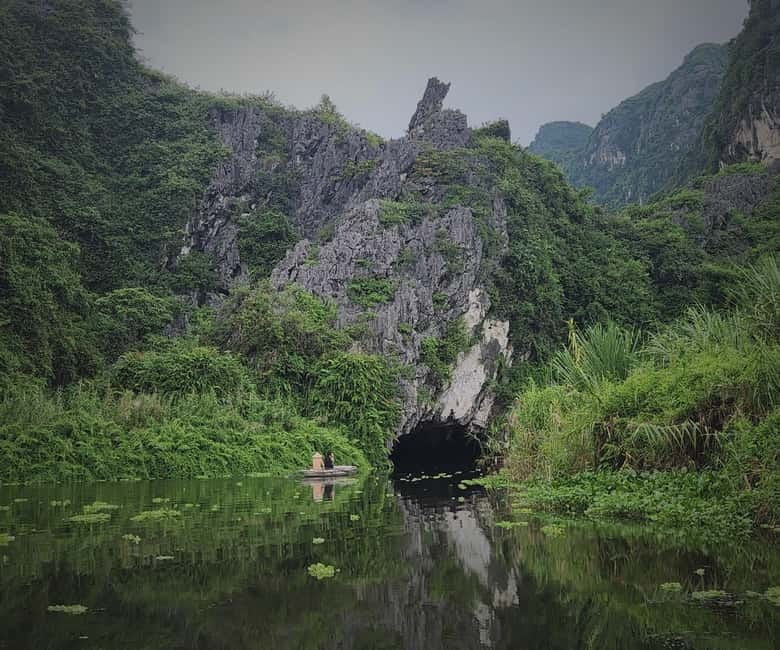 Ninh Binh Private Tour: Bai Dinh-Trang An/Tam Coc-Mua Cave - Trang An, longer caves and a more enclosed boat route
