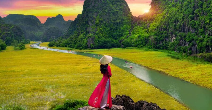 Ninh Binh Private Tour: Tam Coc, Bich Dong and Thung Nham - Tam Coc by boat: karsts, fields, and three caves
