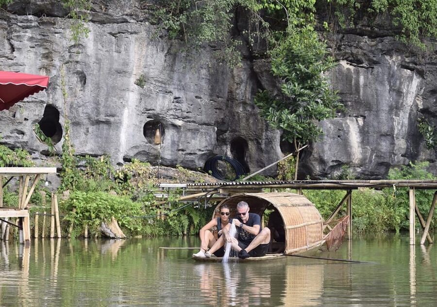 Ninh Binh: Rice planting and fishing by basket tour - The guide and the small-group feel