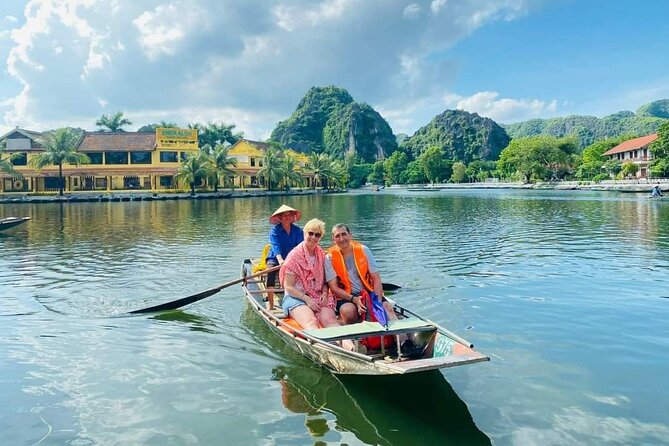 Ninh Binh Small Group 1 Day Tour: Hoa Lu, Tam Coc, and Mua Cave - Mua Cave and the 500-step climb