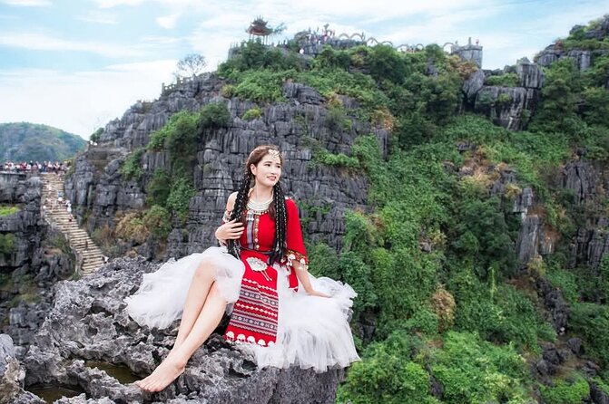 Ninh Binh Tour from Hanoi for 6-9 Pax/tour by DCar Limousine - Tam Coc by traditional bamboo boat