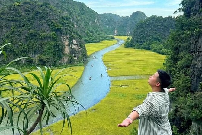Ninh Binh Tour from Hanoi for 6-9 Pax/tour by DCar Limousine - What the DCar Limousine setup means for you