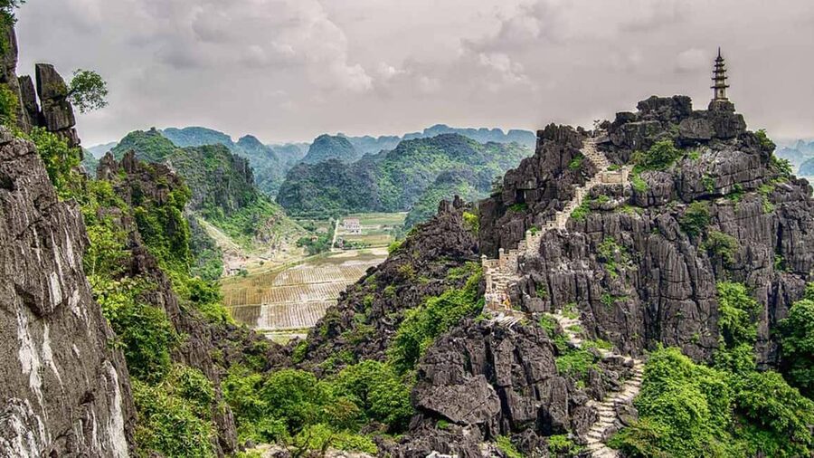 Ninh Binh: Trang An Boat Ride, Hoa Lu & Mua Cave Sunset - Two hours on the Trang An river