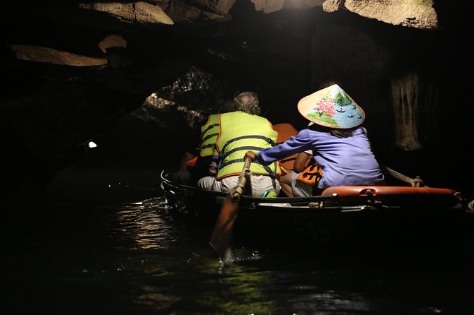 Ninh Binh Trang An Hoa Lu temple, Mua cave - Small & luxury 1Day - Mua Cave and the climb to Lying Dragon Mountain
