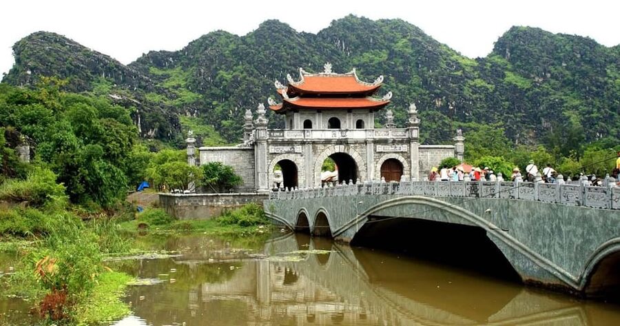 Ninh Binh - Trang An - Mua Cave Day Trip with All-inclusive - Two hours through Trang An’s cave country
