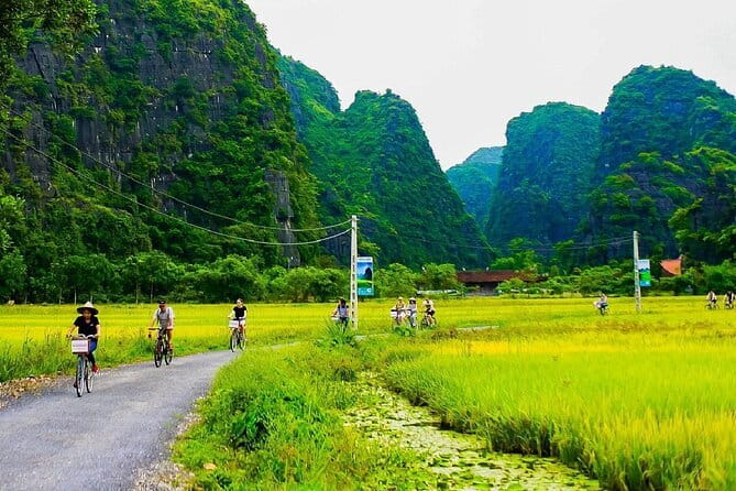 Ninh Binh Trip From Hanoi: Hoa Lu-Mua Cave-Boat-Cycling-Lunch - Hoa Lu and Vietnam’s early royal capital