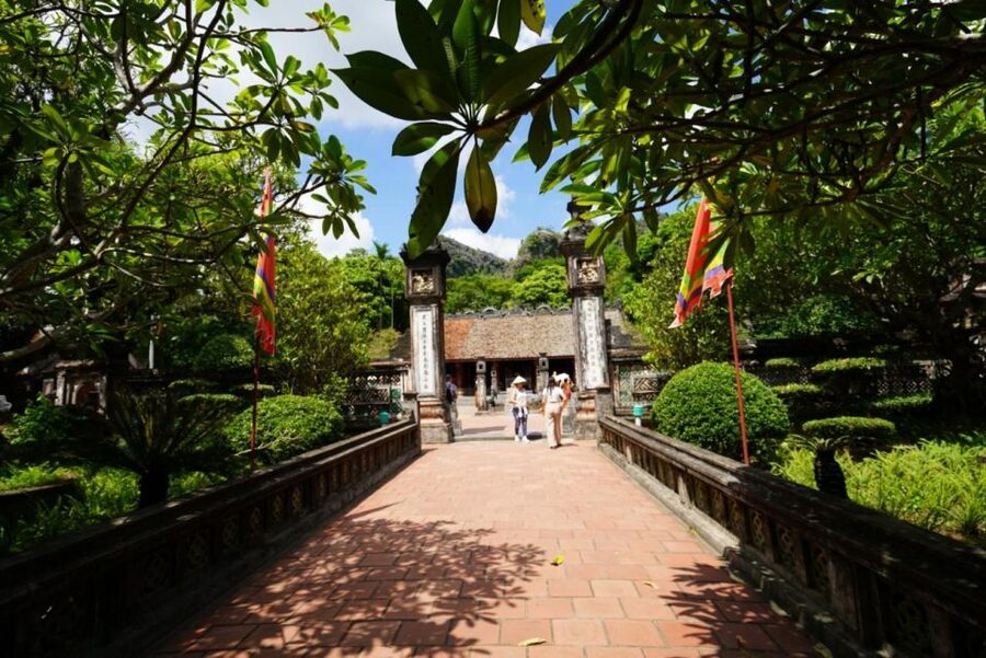 Ninh Binh Trip Visit Hoa Lu Capital -Tam Coc-Biking-Mua Cave - Key points at a glance