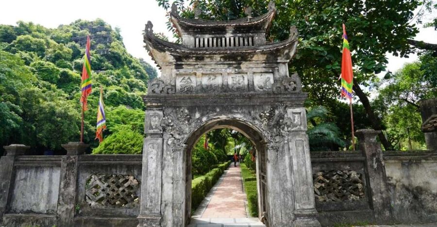 Ninh Binh Trip Visit Hoa Lu Capital -Tam Coc-Biking-Mua Cave - Why this day trip works from Hanoi