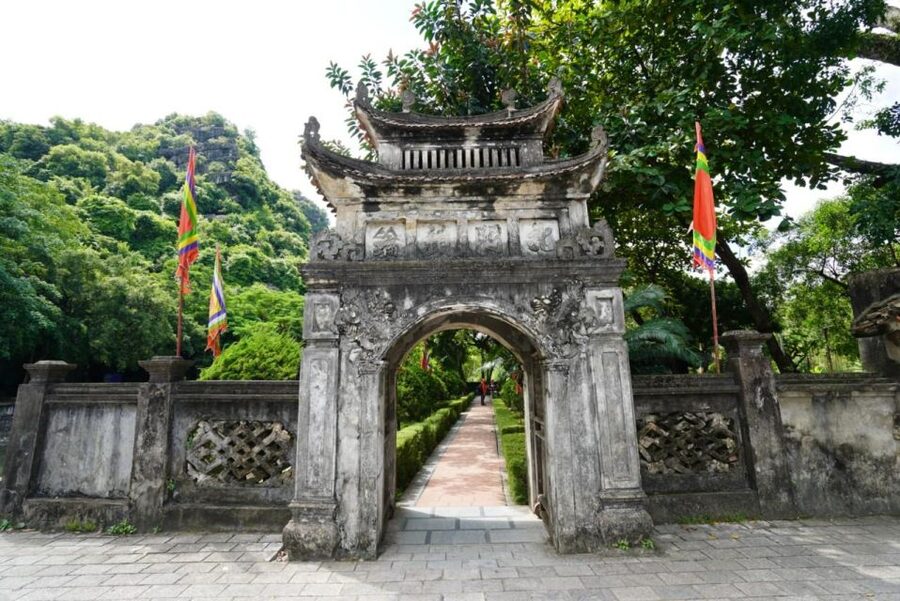 Ninh Binh Trip Visit Hoa Lu Capital -Tam Coc-Biking-Mua Cave - Cycling beside canals and limestone peaks