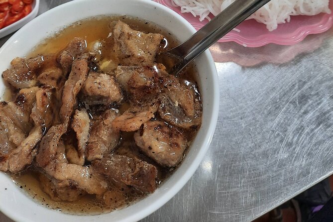 No Diet Club - Local food tour in Hanoi with many tastings ! - Who will get the most from this Hanoi food tour