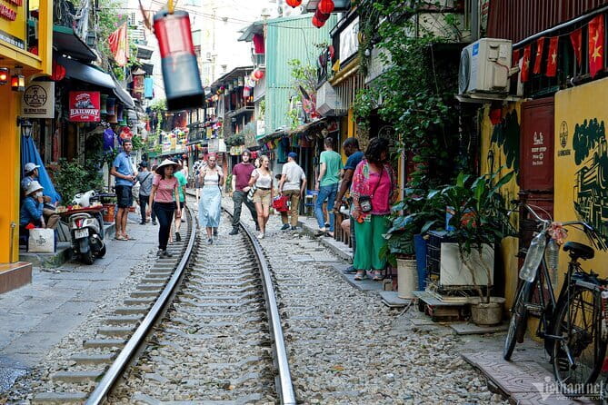 Old Quarter Food Tour in Hanoi - Long Bien Bridge and the food culture around it