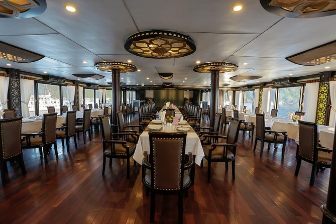 Overnight Halong Bay Cruise on the Starlight - The cabin: a comfortable night on the water