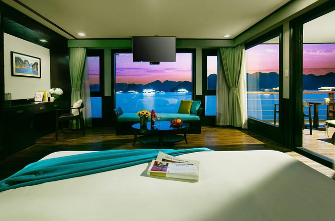 Peony Cruise : Unique 2 Days Tuan Chau - Halong bay - Lan Ha Bay - Meals and service: a strong part of the value