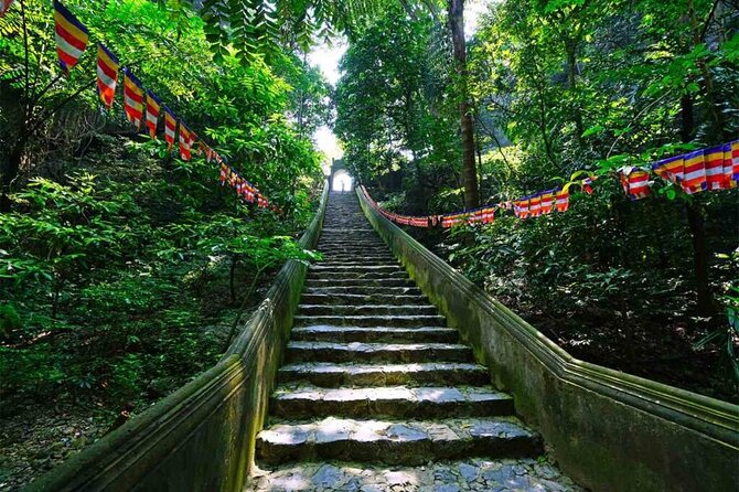 Perfume Pagoda Day Trip from Hanoi - Reaching Huong Tich Cave by cable car or on foot