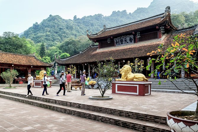 Perfume Pagoda Full Day With Boat Trip - The first temple stops: Den Trinh and Thien Tru