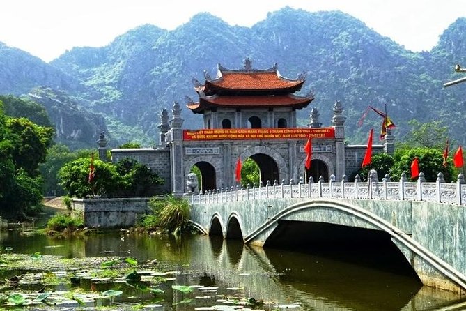 Premium Hoa lu - Trang An - Mua Cave with Buffet Lunch from Hanoi - Trang An by boat through caves and limestone scenery