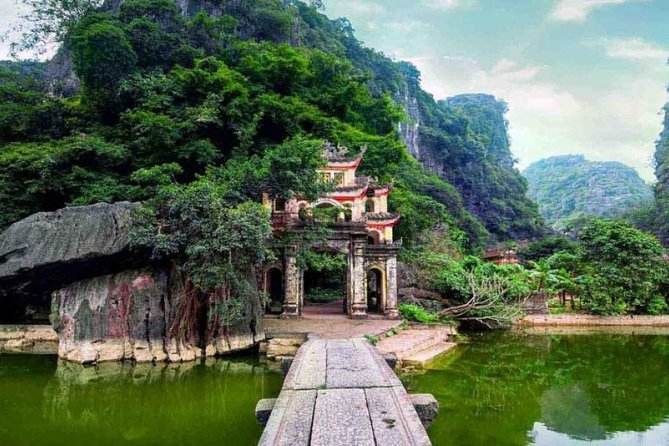 Premium Hoa lu - Trang An - Mua Cave with Buffet Lunch from Hanoi - A buffet lunch that keeps the day moving