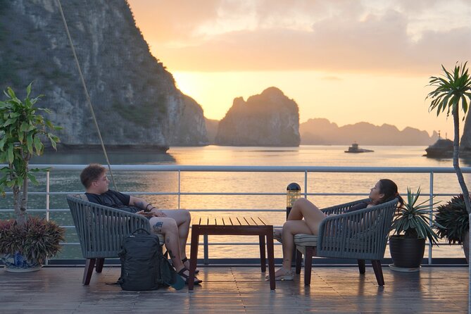 Private 1 Day Tour in Ha Long Bay with Private Cruise or Group - A hot seafood lunch on the boat
