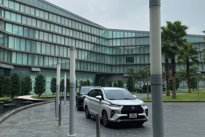 PRIVATE 4 seats - Hanoi Airport Transfer; Arrival or Departure - What the private-car format feels like