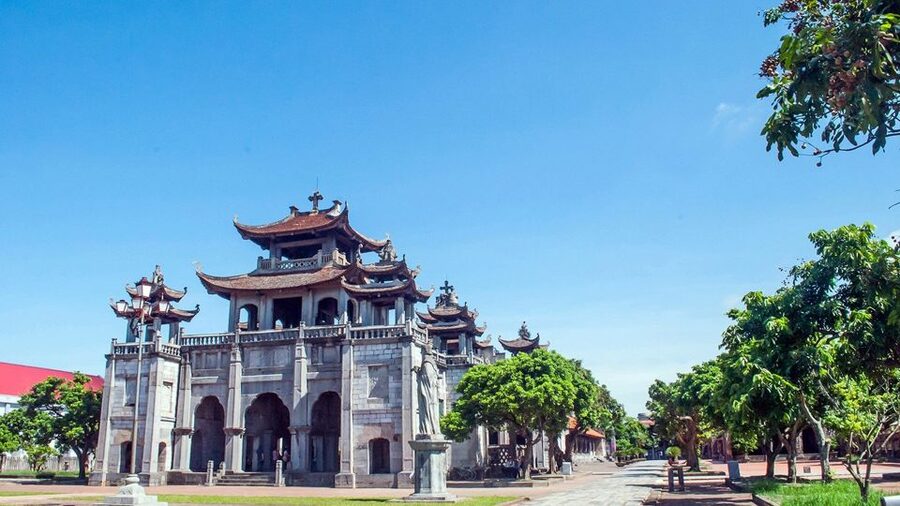 Private Car/Bus Renting Hanoi - Ninh Binh - Halong - Sapa... - Local lunch and a taste of Ninh Binh