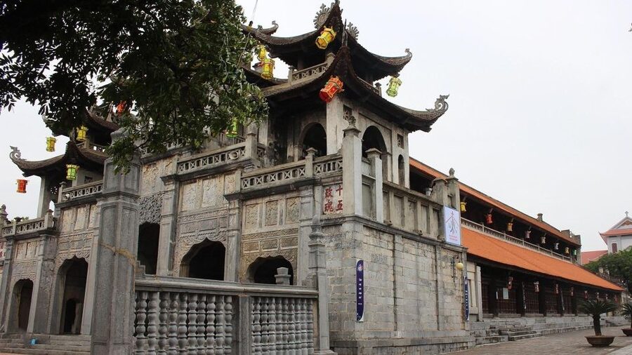 Private Car/Bus Renting Hanoi - Ninh Binh - Halong - Sapa... - The 500 steps to Mua Cave viewpoint