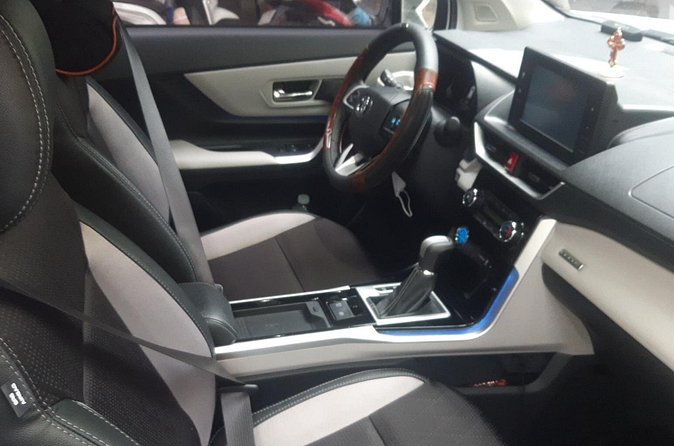 Private Car Ha Noi Airport Transfer - Meeting at Hanoi airport