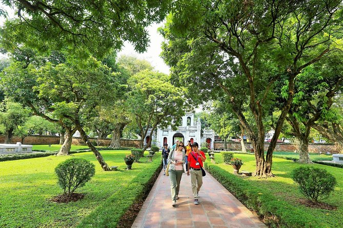 Private Crowd Free Hanoi: Morning Highlights of the City Experience - The private format and guide quality