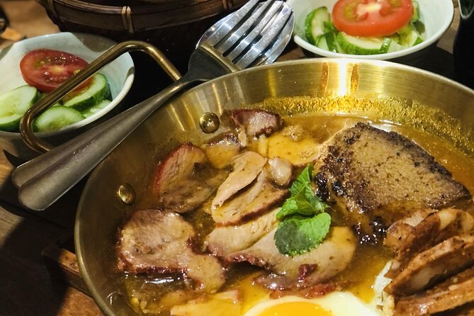 Private Food Tour: Standard, Gluten-Free or Vegetarian Options - What the guide adds beyond the meal