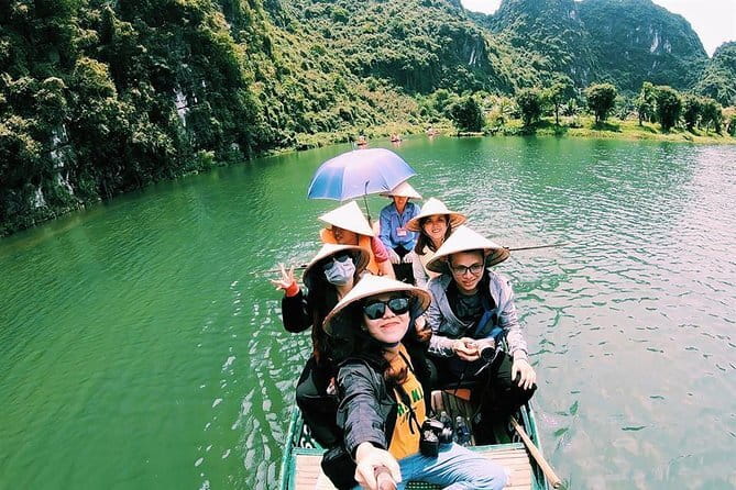 Private Full-Day Tour to Halong Bay from Hanoi - Luon Cave by kayak or bamboo boat