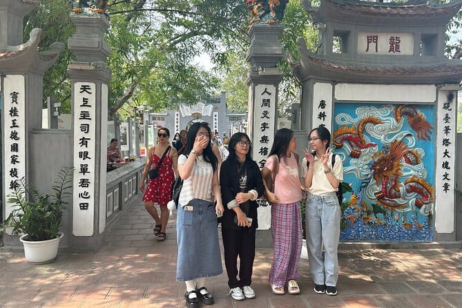 Private Hanoi Old Quarter Food Tour with 8+ Authentic Tastings - Tống Duy Tân Street brings the first real food stop
