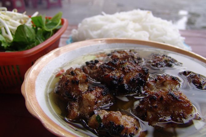 Private Hanoi Street Food Walking Tour With Real Foodie - Why this Hanoi food walk works so well