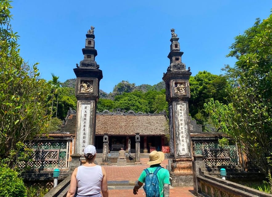 Private Luxury 1 Day Trip: Hoa Lu, Tam Coc, Mua Cave, Biking - Tam Coc by boat on the Ngo Dong River