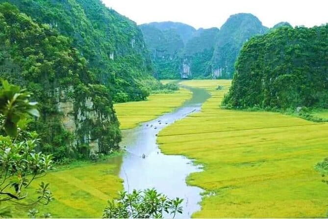 PRIVATE TOUR Ninh Binh One Day - Hoa lu- Tam Coc - Mua Cave - Hoa Lu, Vietnam’s former capital from 968 to 1010