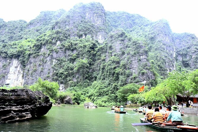 PRIVATE TOUR Ninh Binh One Day - Hoa lu- Tam Coc - Mua Cave - A set lunch with mountain goat and vegetarian choices