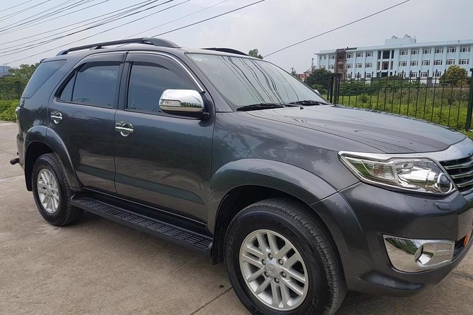 Private transfer between Hanoi Airport (HAN) and Hanoi Old Quarter - At Noi Bai Airport, finding the right driver