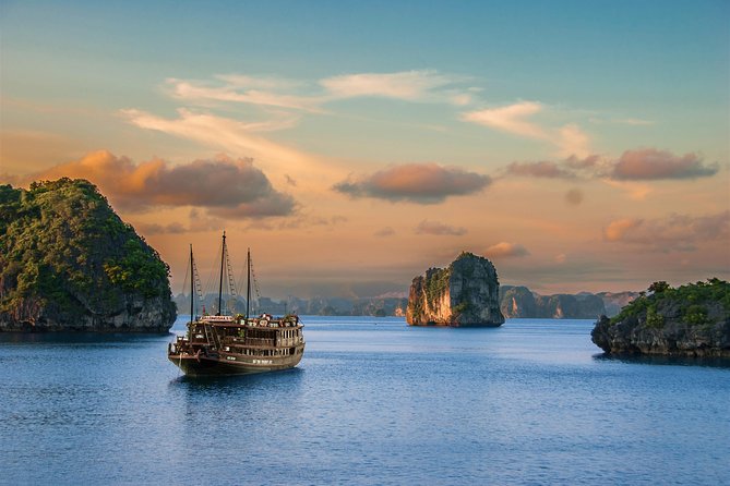 Private transfer between Hanoi and Halong - What the two to three hour road trip feels like