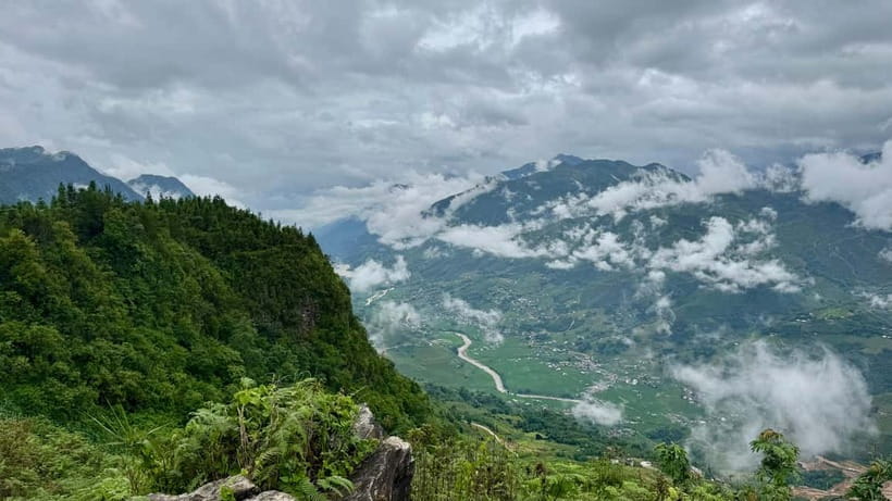 Sapa 2-Day Trekking Tour – Explore Villages & Scenic Trails - Guides, group size, and pace