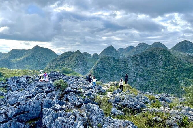 Sapa - Ha Giang Loop Tour 5 days 4 nights - Day 3: Hmong King Palace, Quan Ba, and the move to Sapa