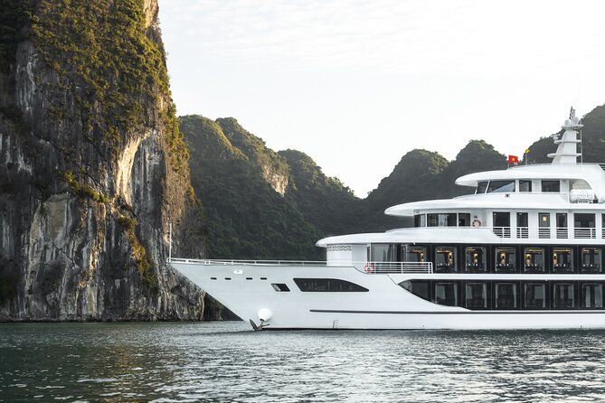 Sea Octopus Cruise - The Top Luxury Day Tour in Halong Bay - How the large group changes the experience
