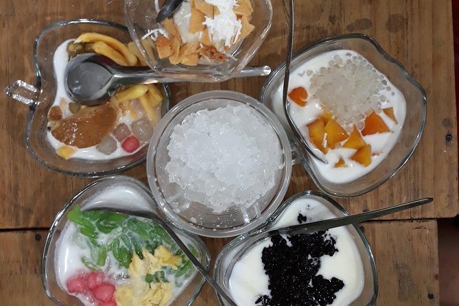 Small Group Hanoi Street Food Tour with a Real Foodie - Guides who turn a meal into a city introduction