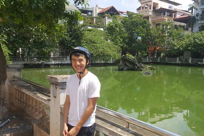 Small-group motorbike sightseeing and food tour in Hanoi - Hang Ma Street and the short pause at train street