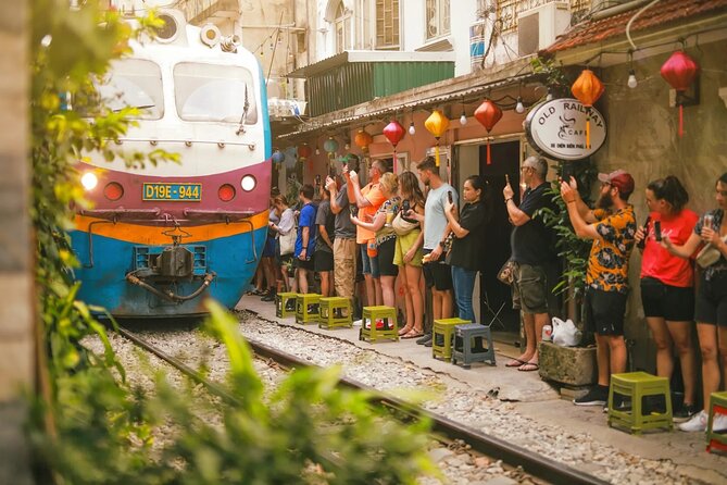 Street Food Tour with a Guide - Why the 6 pm start matters