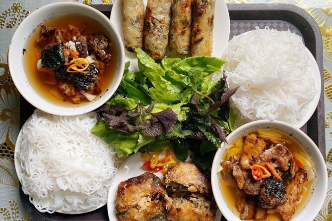 Street Food Tour with a Guide - What the Old Quarter adds to the experience